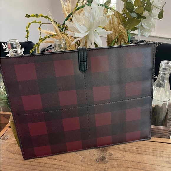 ISAAC MIZRAHI TABLET  HOLDER/COSMETIC BAG CC WITH LANYARD/ BLK FAUX FUR KEY RING - Picture 3 of 10